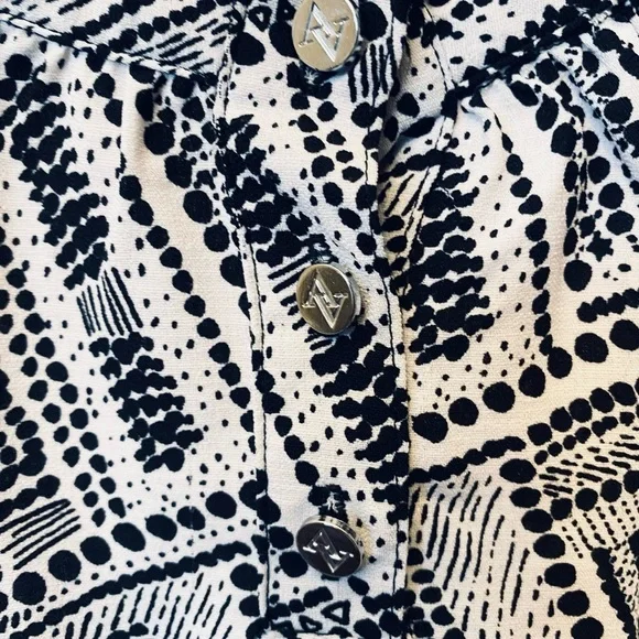 Adrienne Vittadini Geometric Black and White Women's Top - Picture 5 of 7